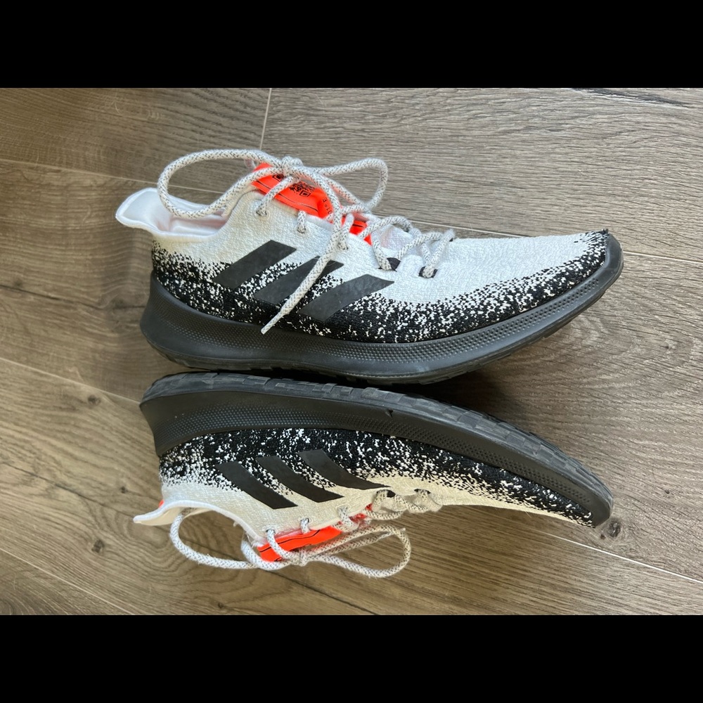 Mens size 10.5/like new/Adidas Sensebounce+